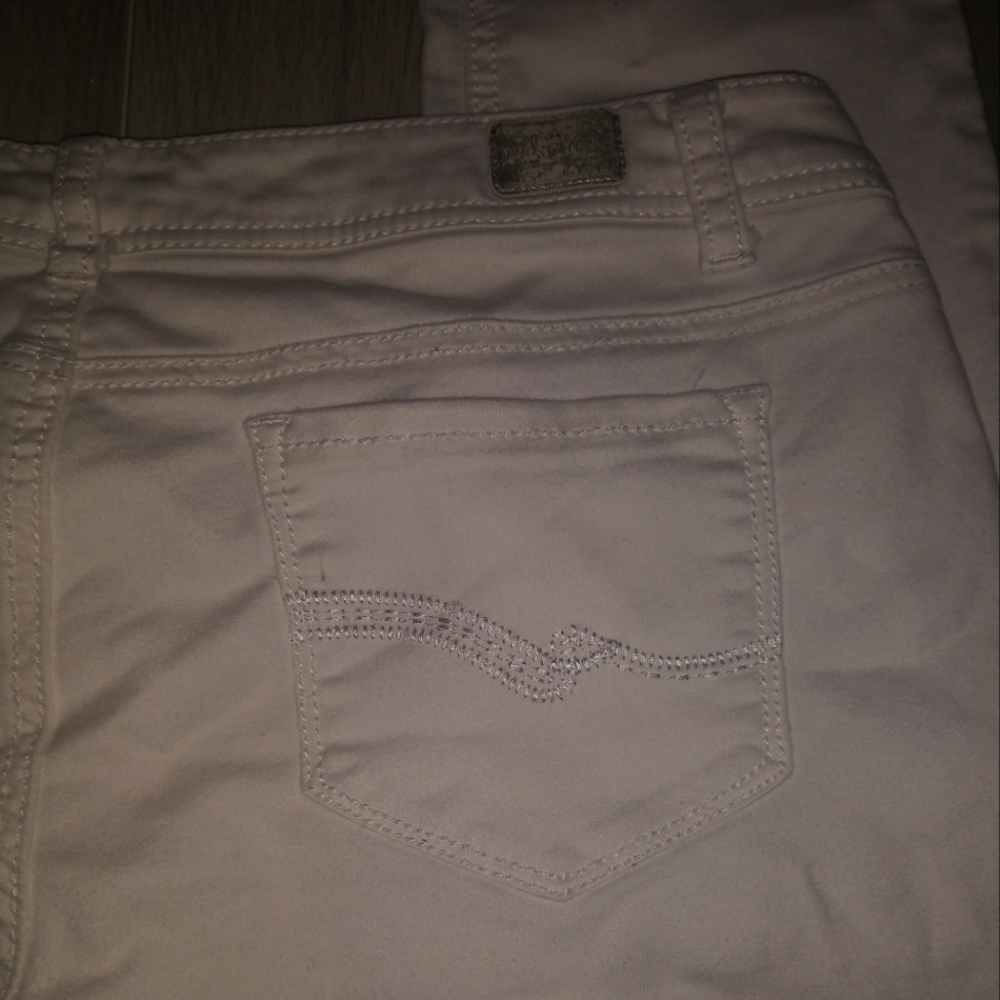 Almost Famous Off-White Skinny Leg Jeans - Size 13 - Picture 6 of 13